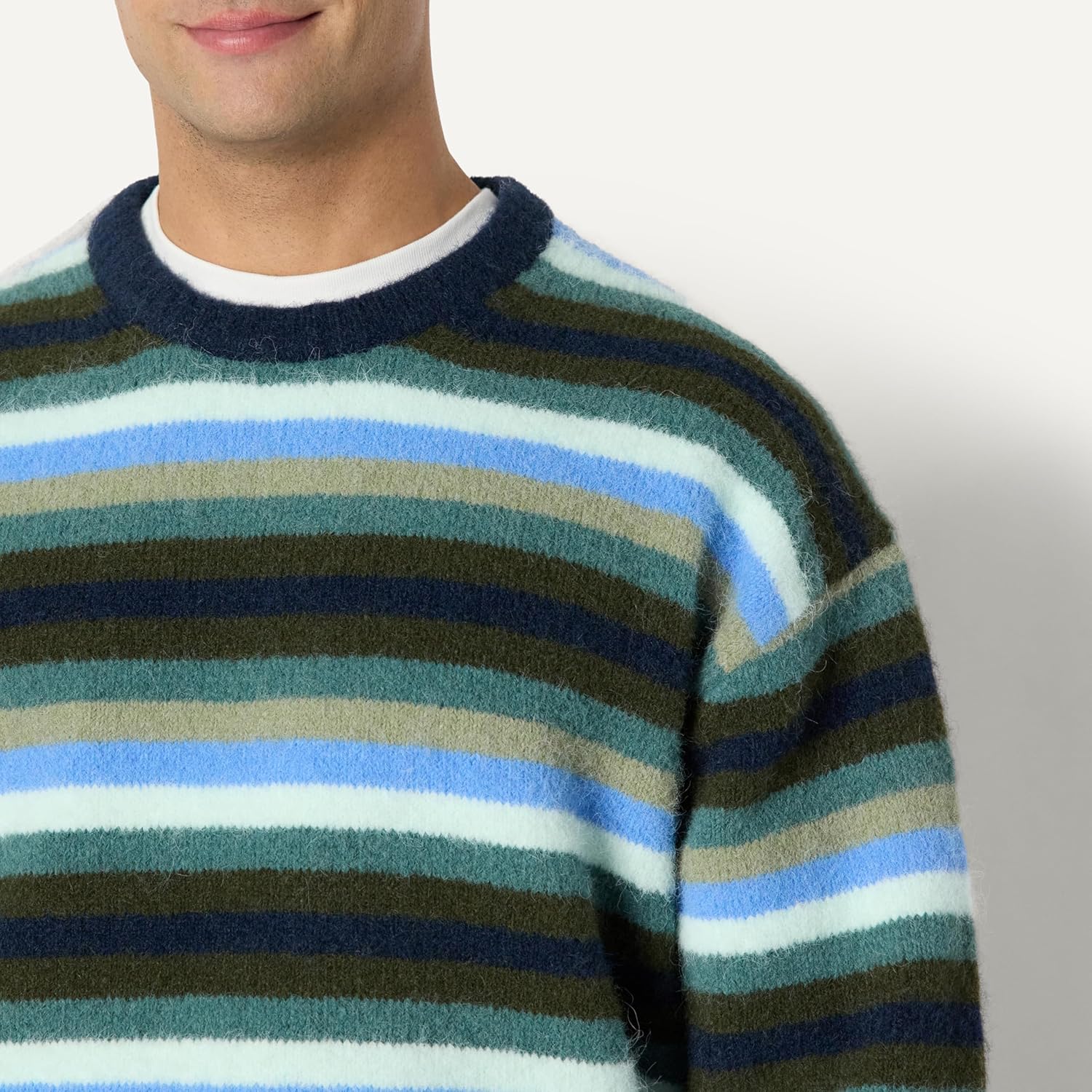 Thumbnail 4 de Amazon Essentials Men's Relaxed-Fit Faux Mohair Crewneck Pullover Jumper