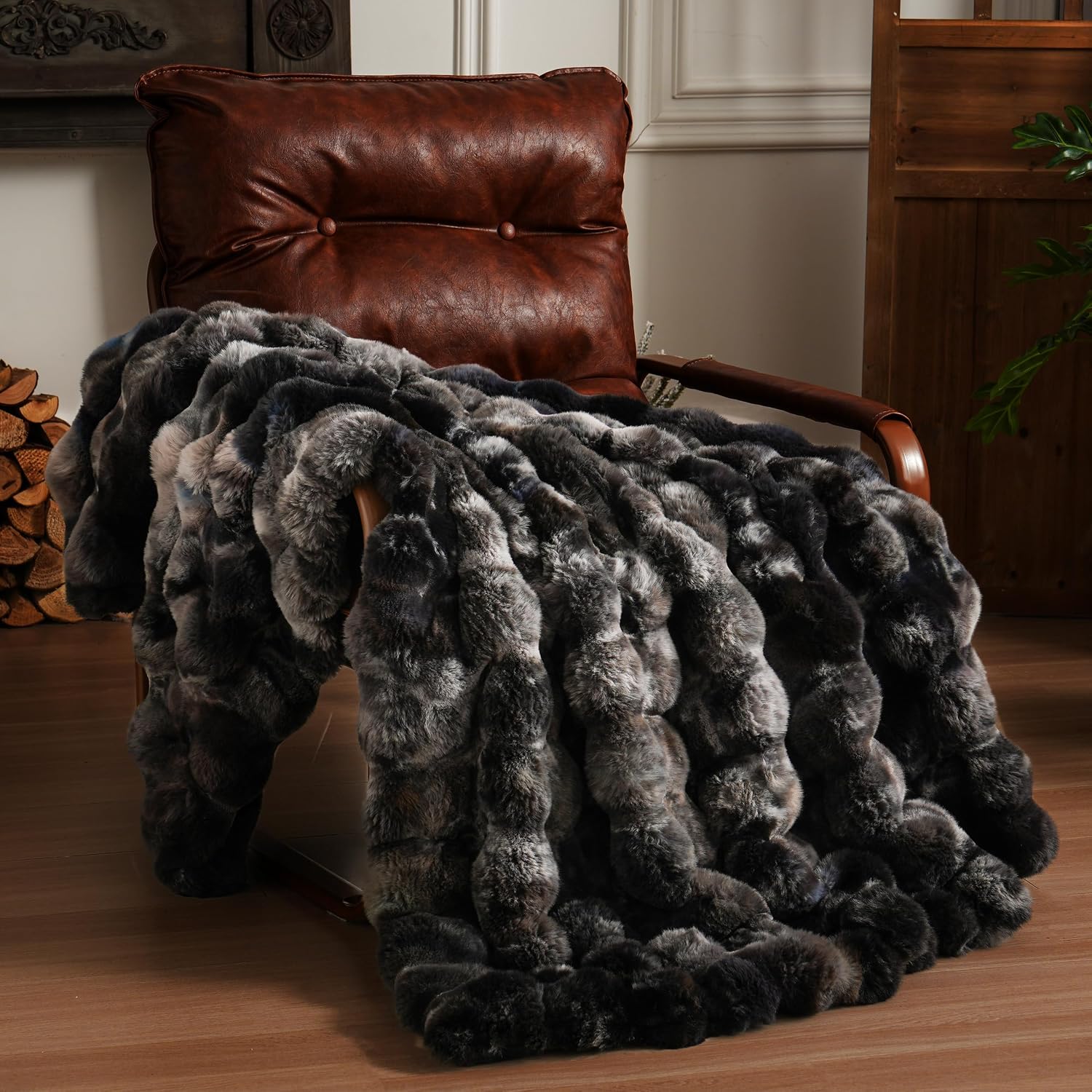 Detalle de BENVWE Fluffy Faux Fur Throw Blanket — Double-Sided 63" x 80" in Tie-Dye Grey