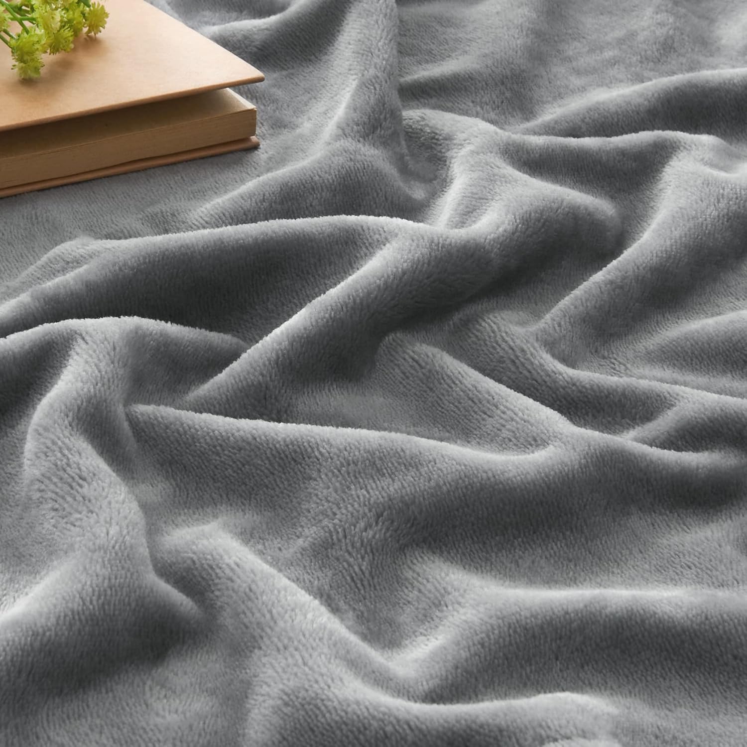 Detalle de BEDELITE Fleece Blanket 50" x 60" throw