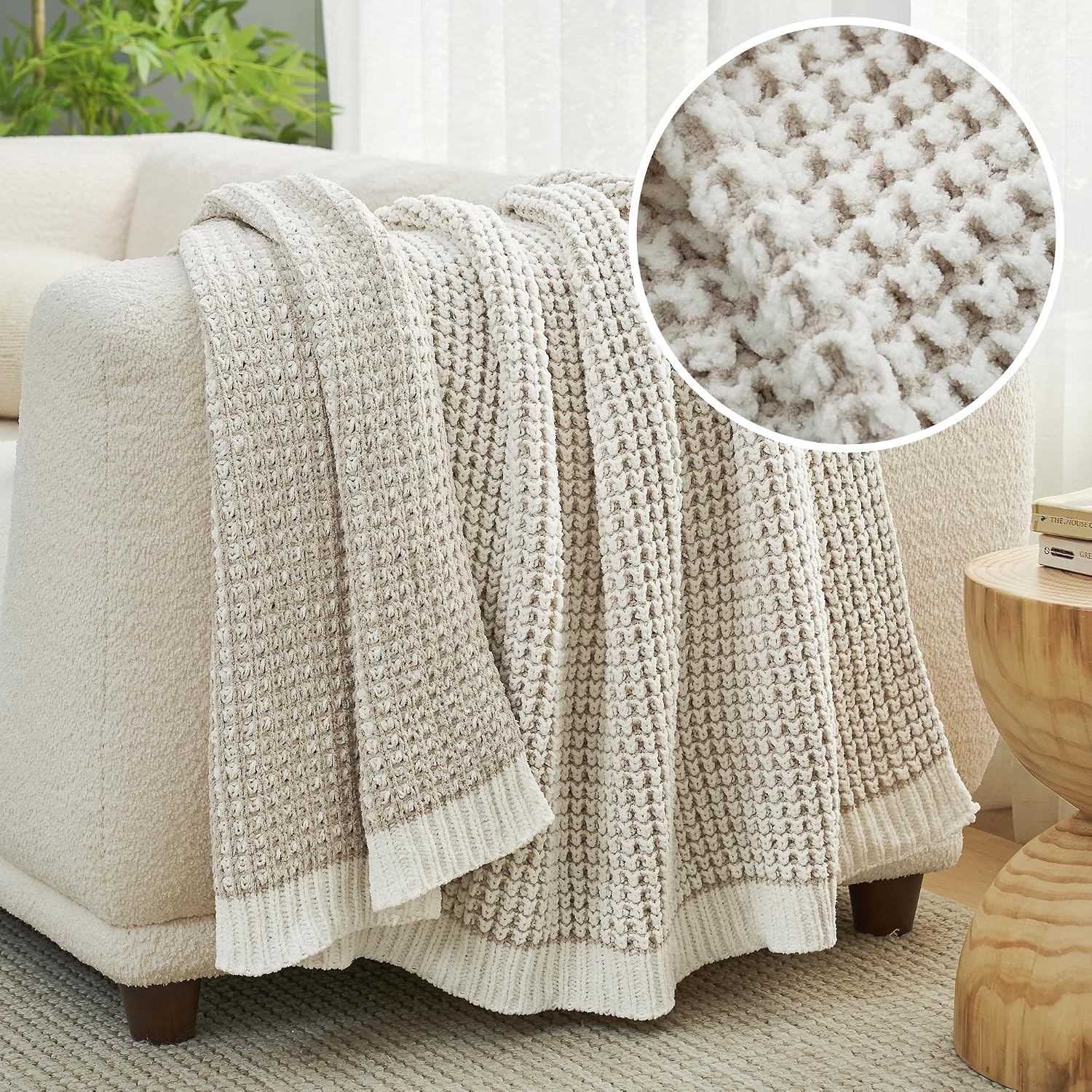 Detalle 2 de Amélie Home Waffle Chenille Throw 50x60