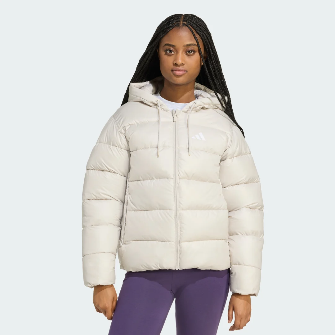 Detalle de Anorak abullonado de plumón sintético con capucha Essentials CLIMAWARM – Adidas