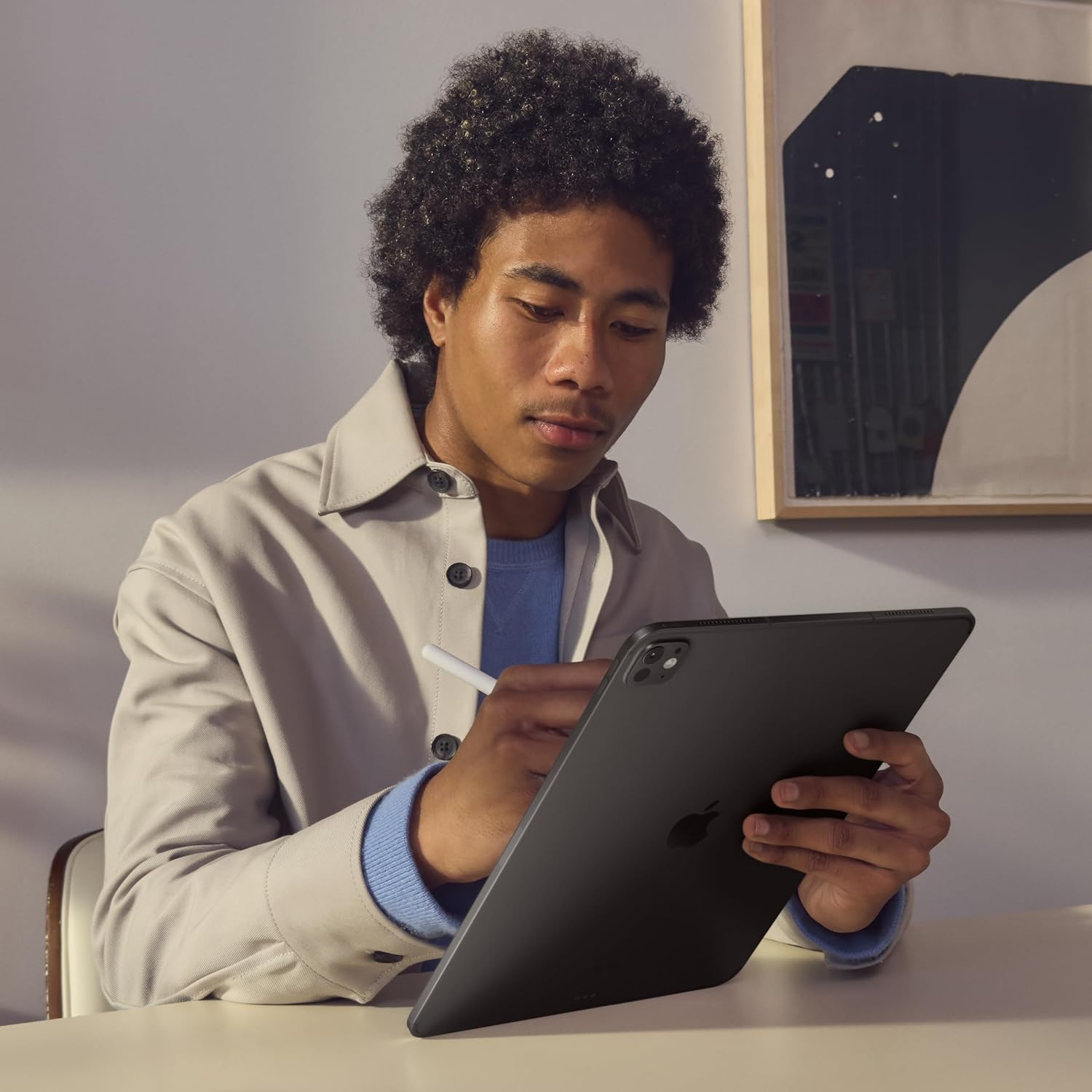 Detalle 2 de Apple Pencil Pro: Latest Model for iPad Pro, Air, and Mini—Pixel-Perfect Precision and Magnetic Charging