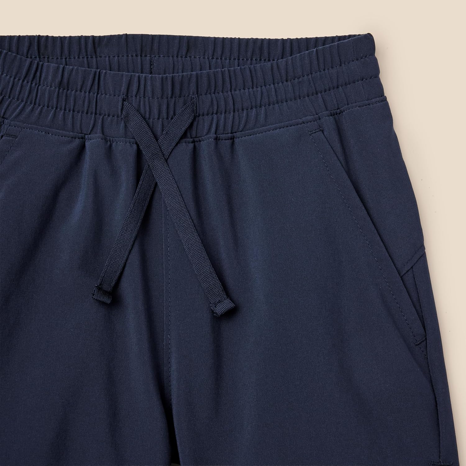Thumbnail 3 de Amazon Essentials Boys' Active Performance Stretch Woven Athletic Training Shorts with Liner