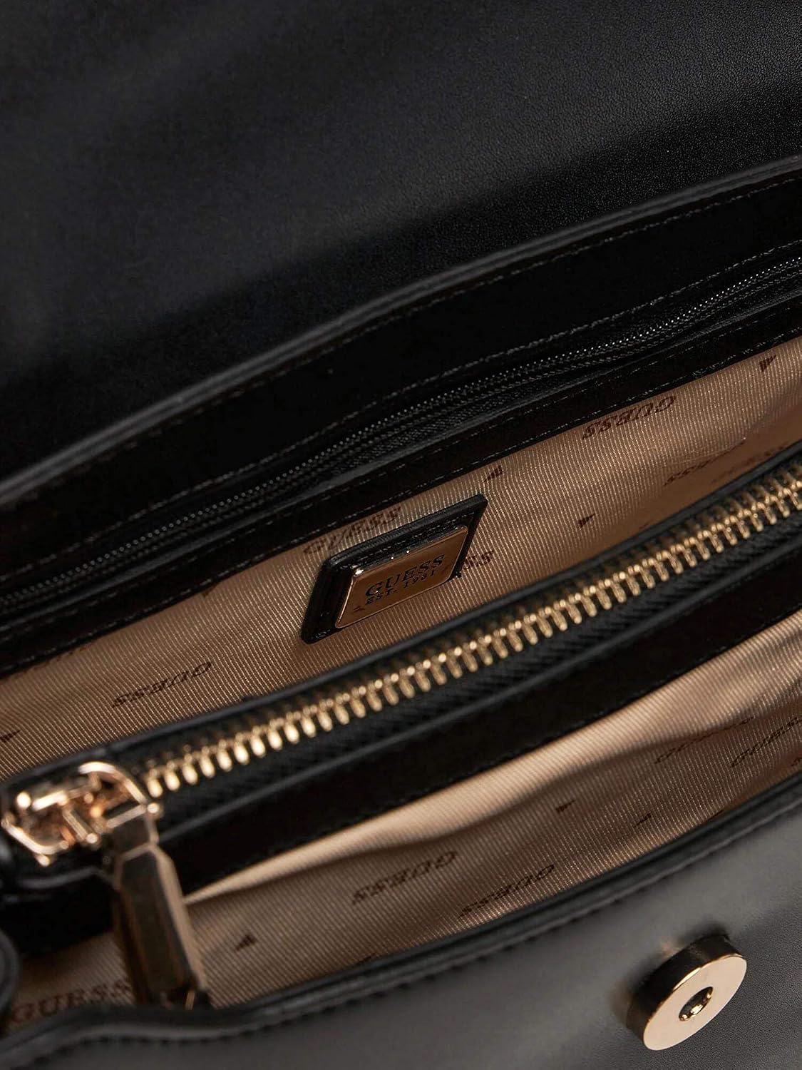 Detalle 2 de GUESS Eco Aldith Top Handle Flap, Hand bag — Sac élégant et pratique