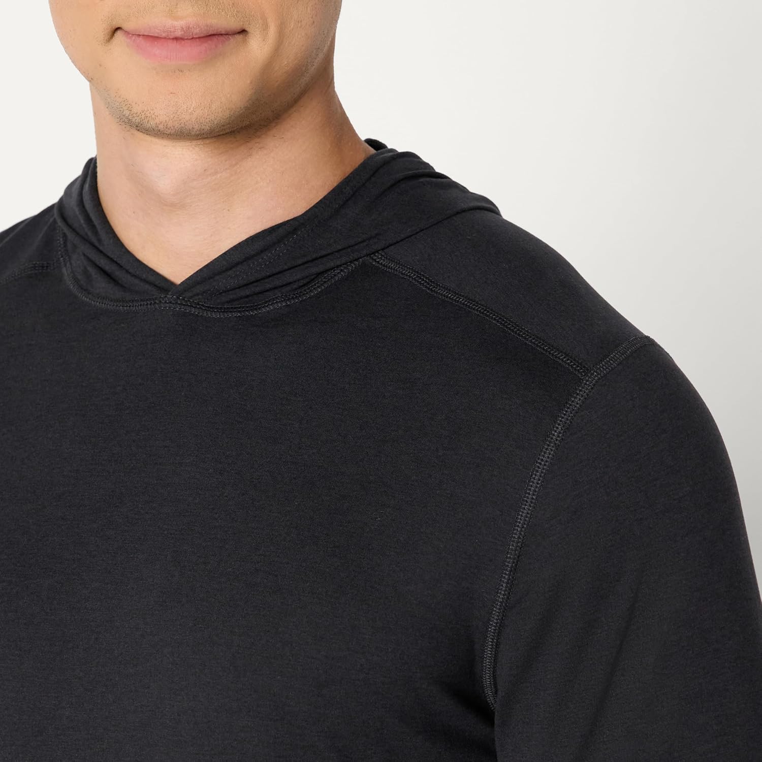 Thumbnail 3 de Amazon Essentials Men's Athletic Soft Performance Lightweight Gym Hoodie Sweatshirt