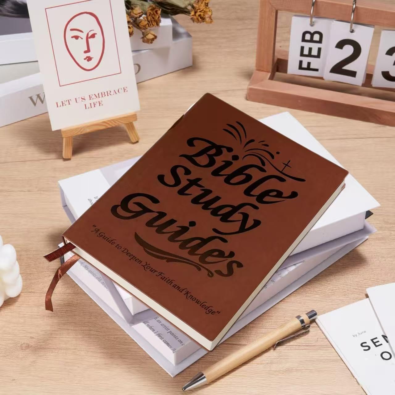 Detalle de Bziokal 66-Page Bible Study Guide and 365-Day Devotional Journal for Women, Brown