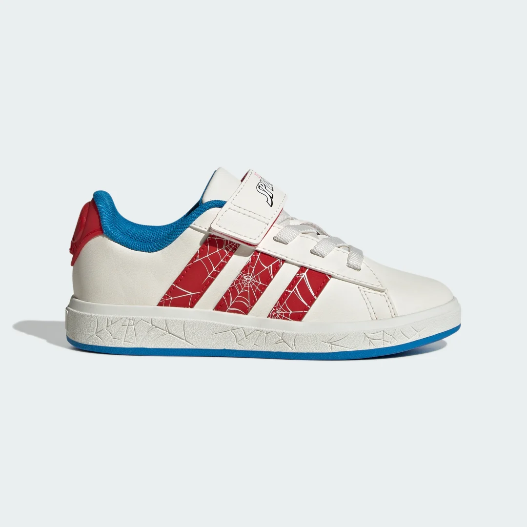 Detalle de Zapatilla adidas Marvel Spider-Man Grand Court — estilo urbano en blanco
