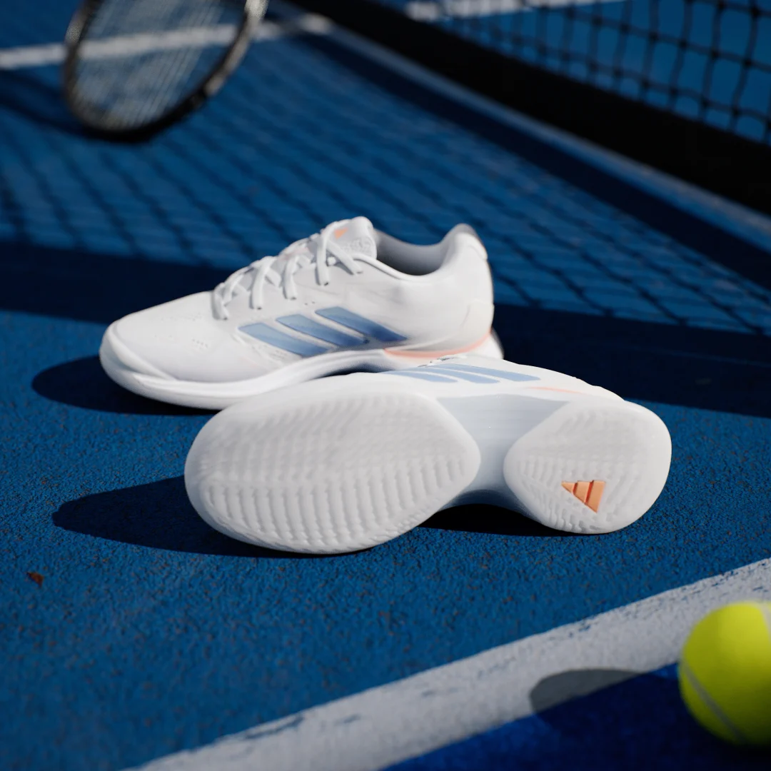 Detalle de Zapatilla de tenis Avacourt 3 de Adidas