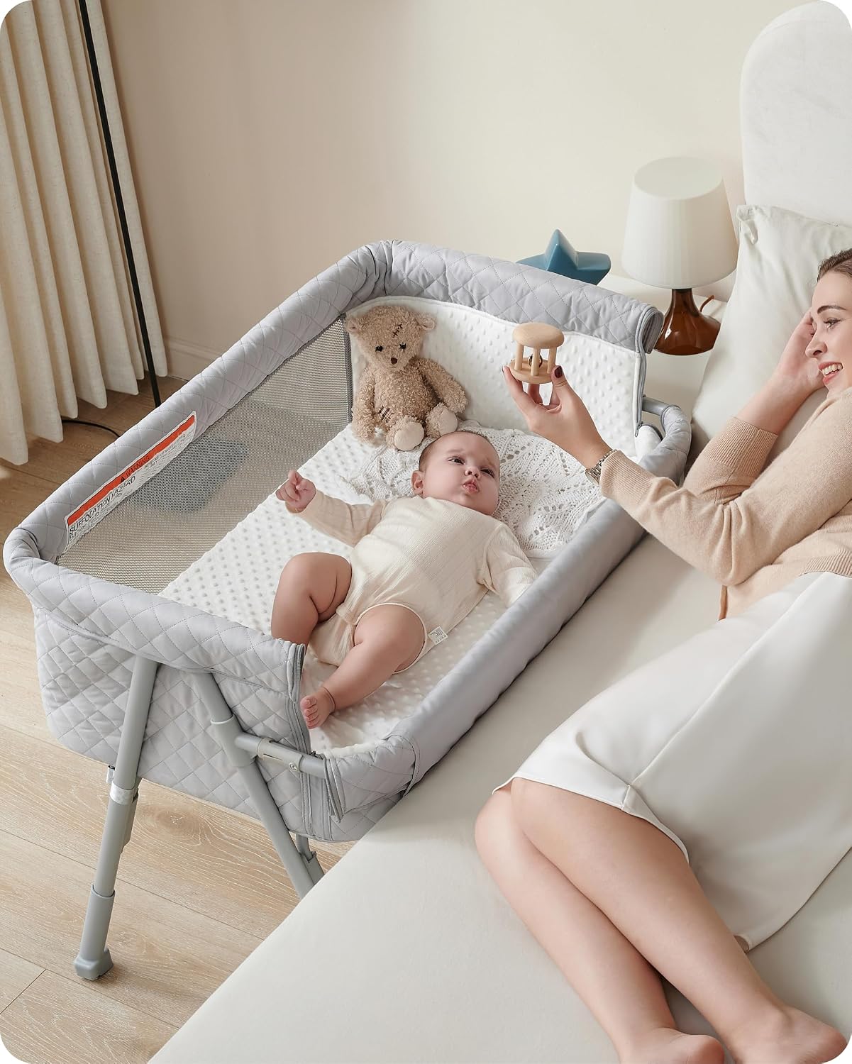 Detalle de BEKA 2-in-1 Bassinet Bedside Sleeper with Adjustable Height and Mesh Sides