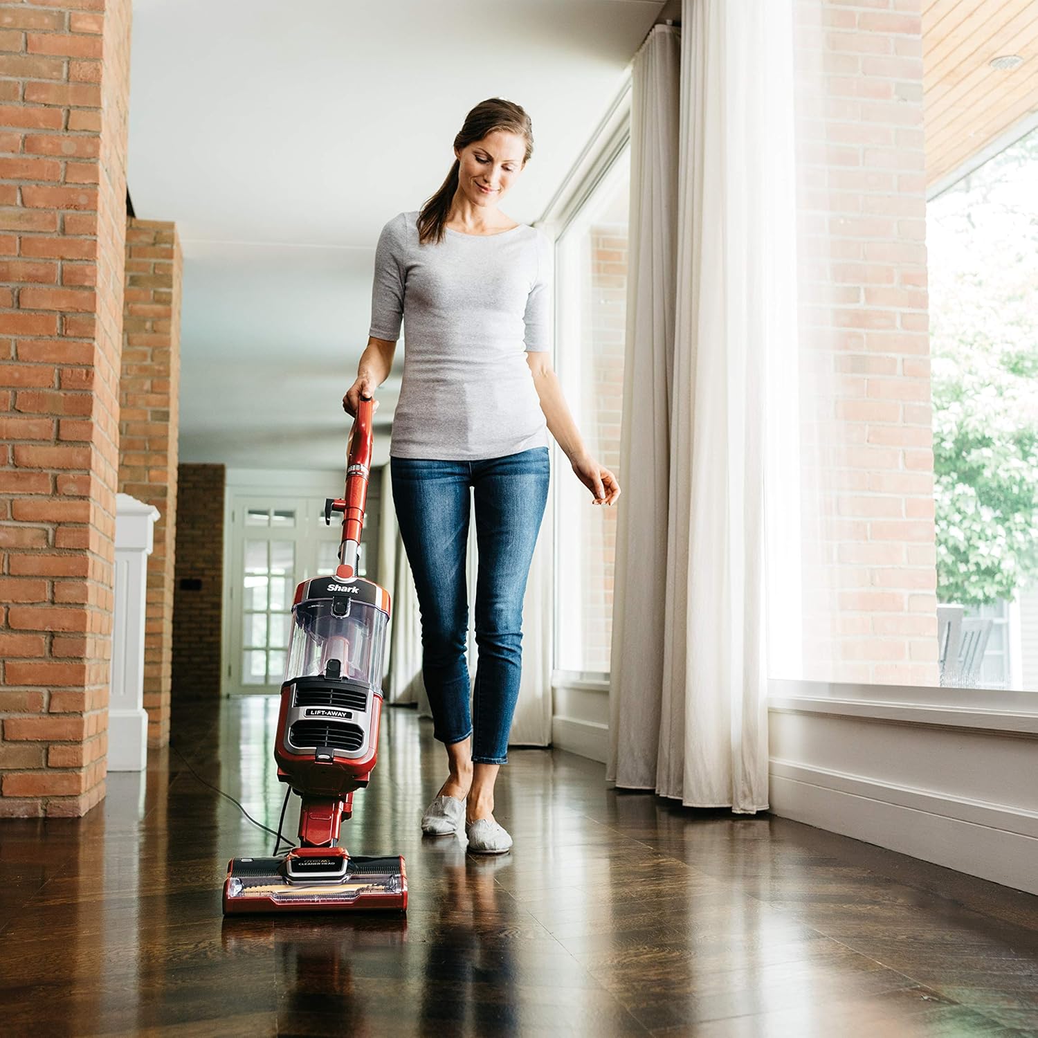 Detalle 2 de Shark ZU561 Navigator Lift-Away Upright Vacuum