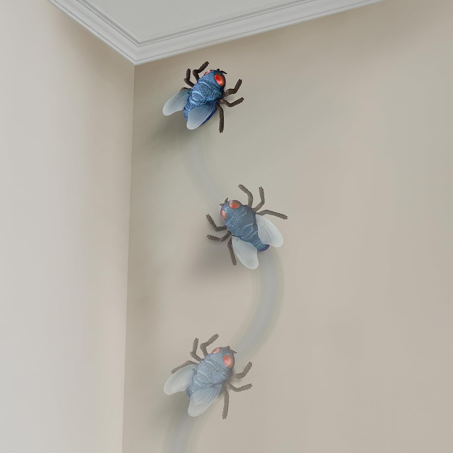 Detalle 2 de Terra by Battat AN2945Z Remote-Controlled Climbing Fly Toy, Blue Bottle Fly