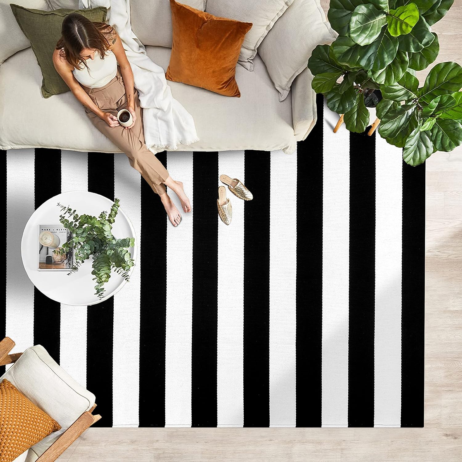 Detalle de IOHOUZE Striped Rug 4x6 Cotton Blend Washable Black and White Door Mat