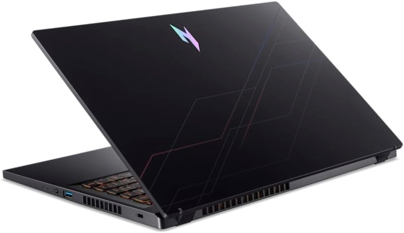Detalle de Acer Nitro V 15 ANV15-52 gaminglaptop med RTX 5070 och 165 Hz