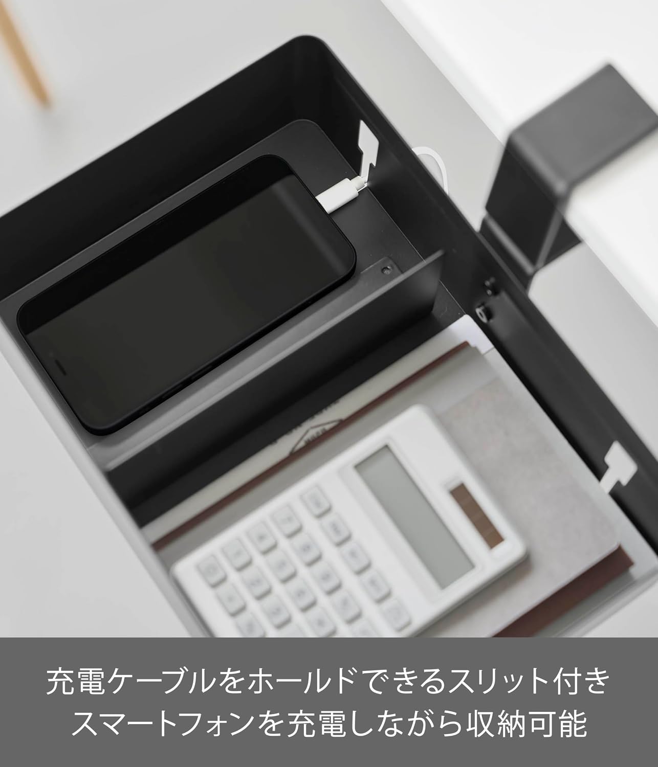 Detalle 2 de 山崎実業 tower 10366 テーブル横回転収納ラック 仕切り付き・360度回転・上下取付対応
