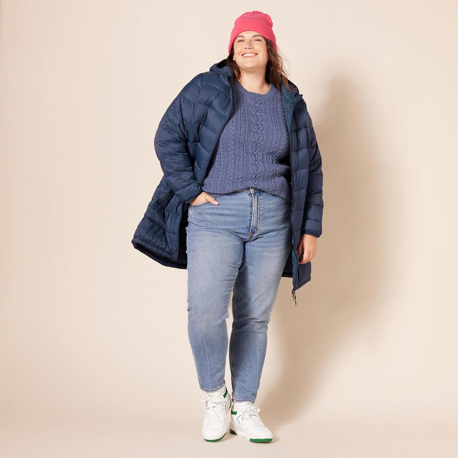 Thumbnail 6 de Amazon Essentials Women's Lightweight Water-Resistant Packable Hooded Puffer Coat (Plus Size)