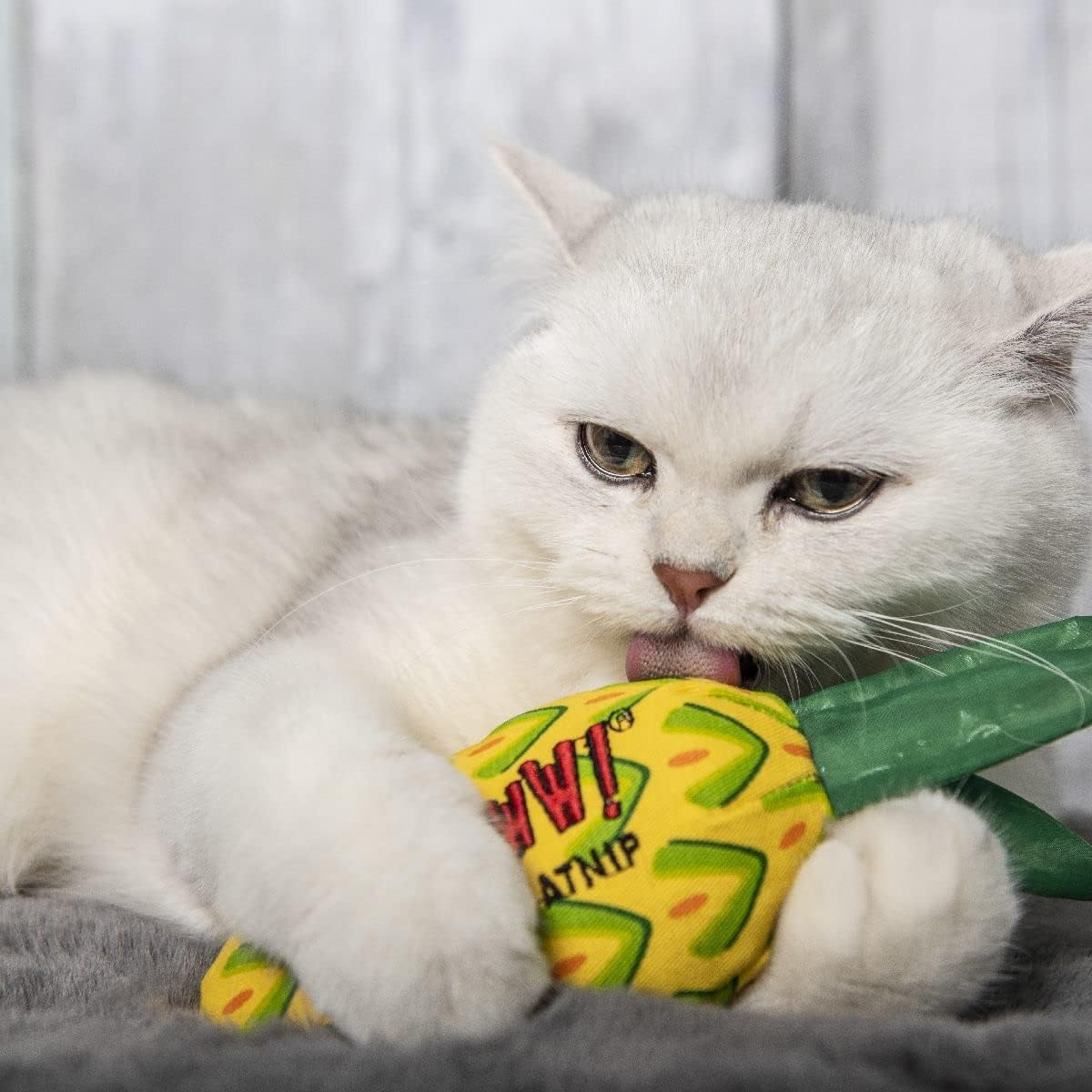 Detalle 2 de YEOWWW! Pineapple Catnip Toy for Cats, Yellow, 7