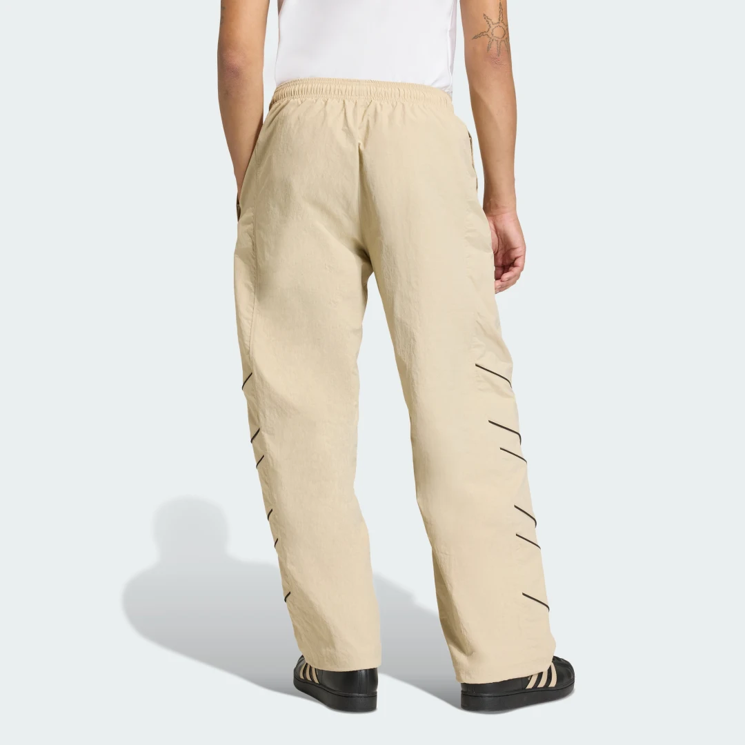 Detalle de Pantalón Adidas Cutline beige