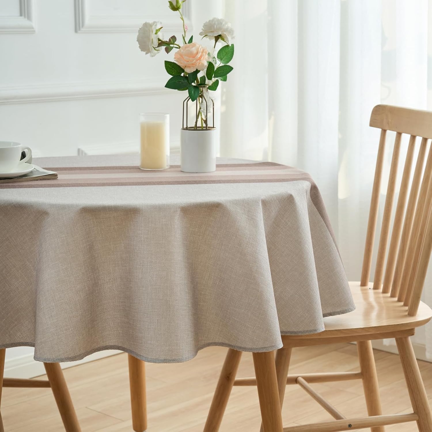 Detalle de Arwllzz Beige Round Table Cloth 140x140cm – Washable, Dust-Proof, Faux Linen with Stripe Runner