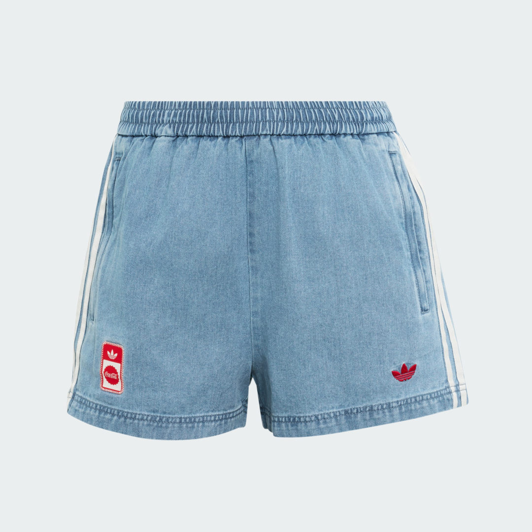 Detalle de ADIDAS X COCA-COLA DENIM JORTS – azul, una pieza de colección para outfits casuales