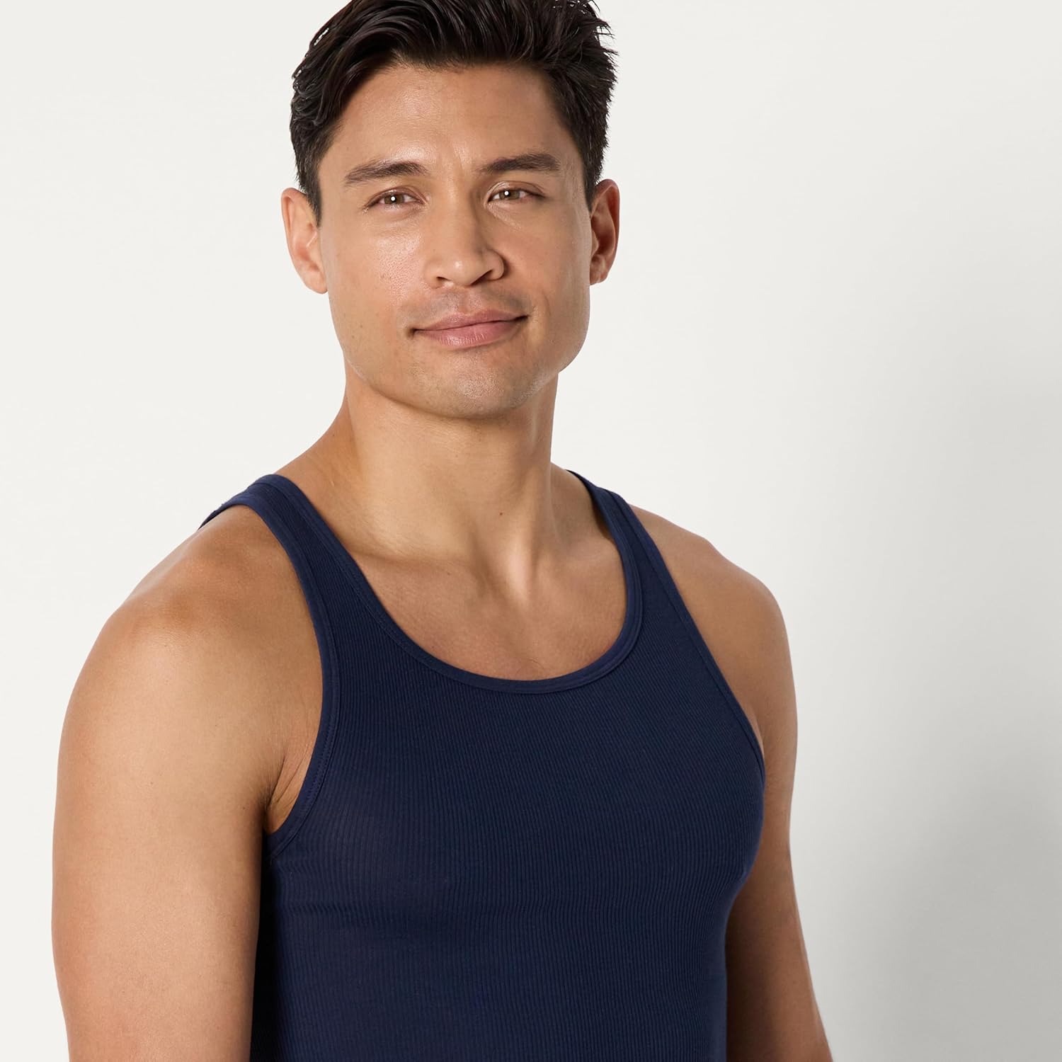 Thumbnail 3 de Amazon Essentials Men’s Lightweight Tank Undershirts, Pack of 6