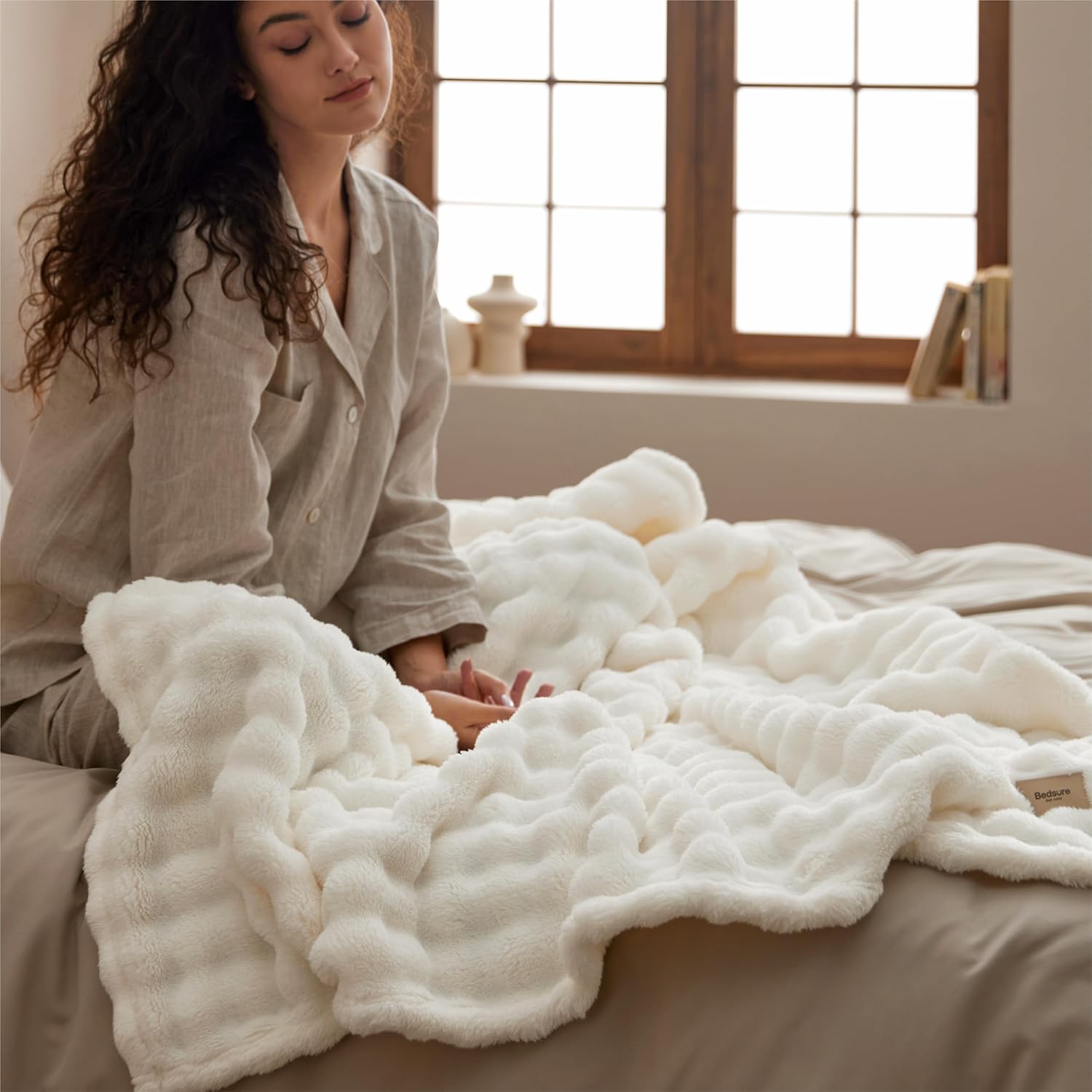 Thumbnail 3 de Bedsure Cosy Bubble Fleece Blanket (CloudBubble) – Soft plush throw, off white, 150x200 cm