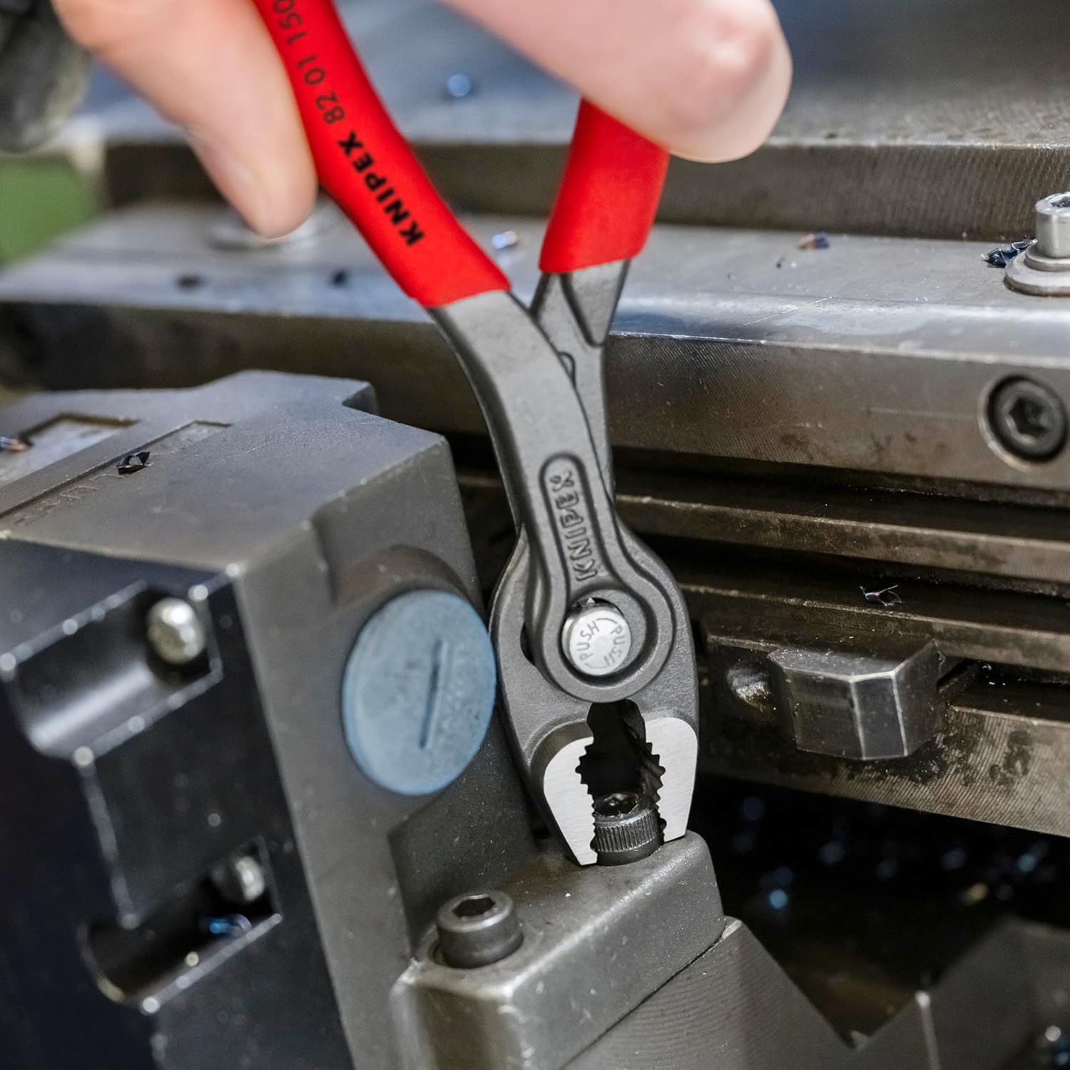 Detalle de KNIPEX 8201-150SB ツイングリッププライヤー 3段階調整・前後つかみ・樹脂コーティングハンドル