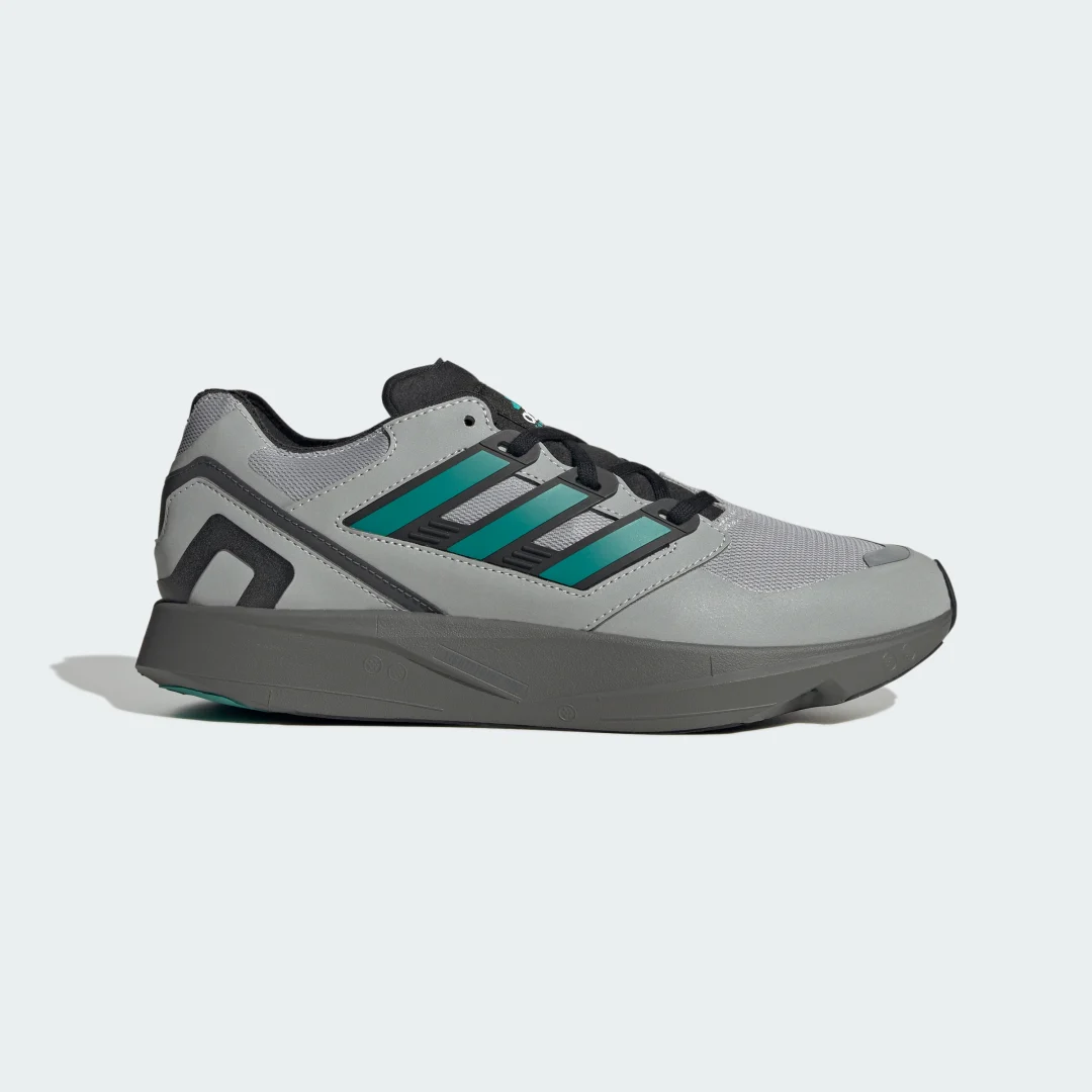Detalle de Adidas EQT Takumi Sen Plateadas: tenis versátiles para estilo urbano