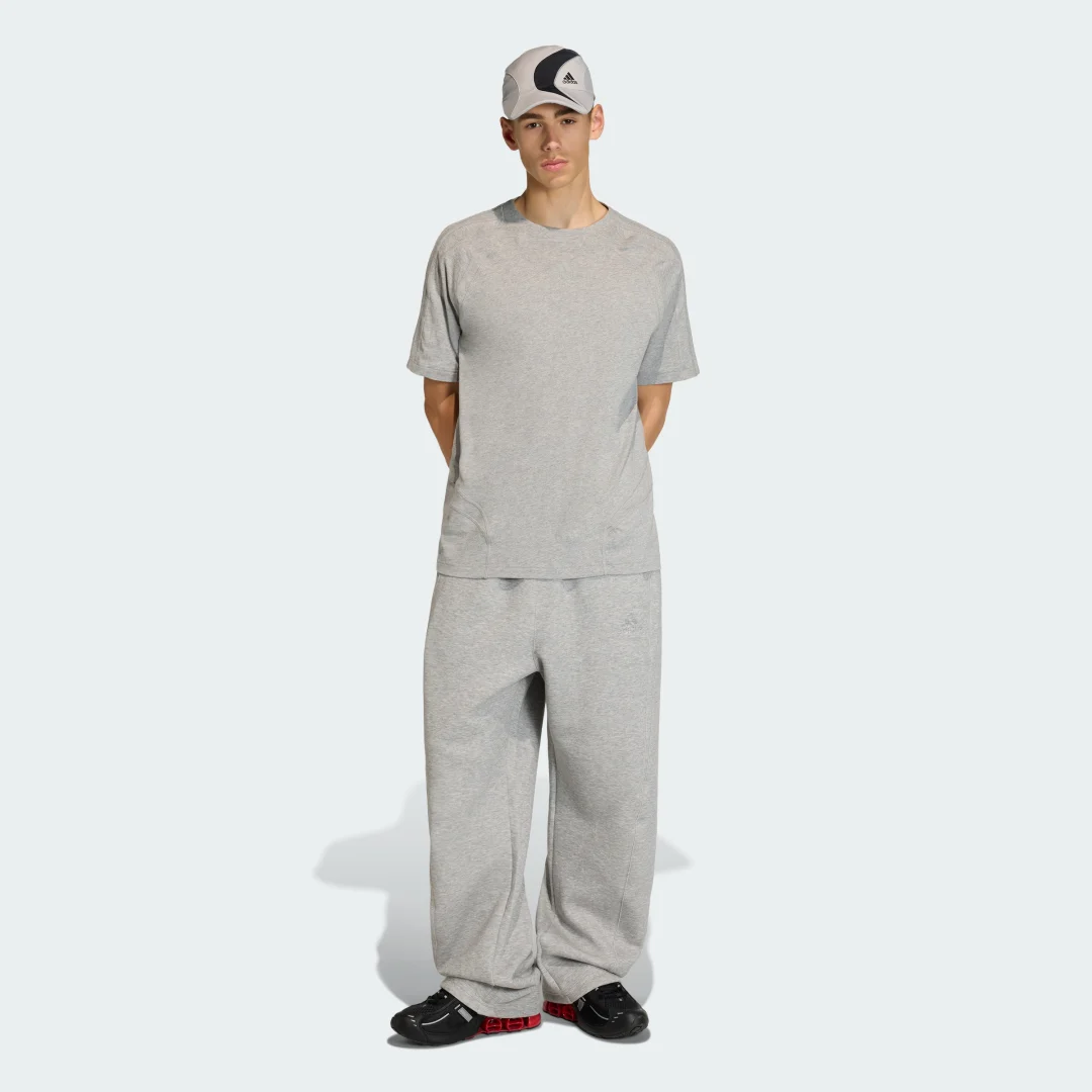 Detalle de Camiseta Clásica Cutline de Adidas – Gris