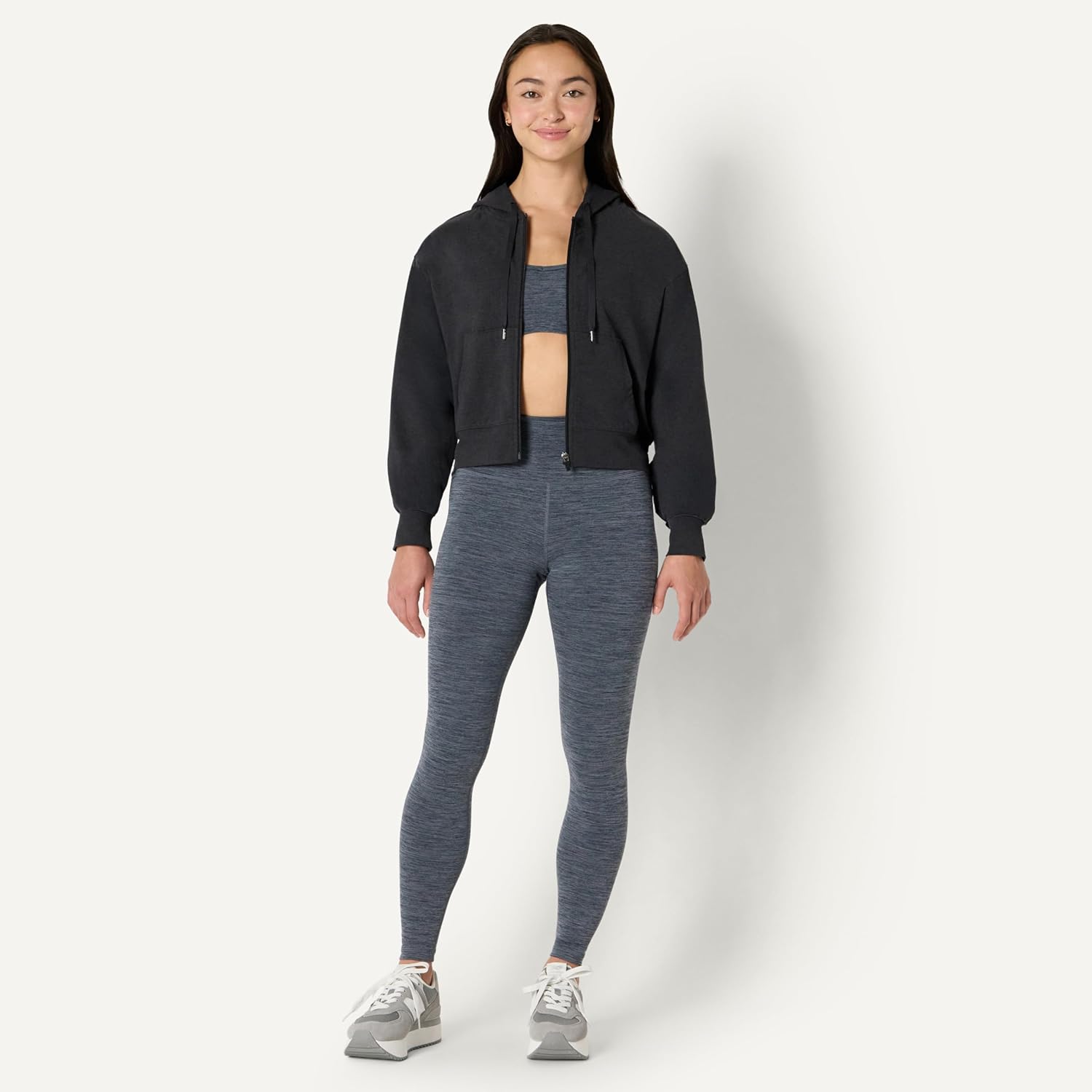Thumbnail 4 de Amazon Essentials women’s Athletic Soft Performance lightweight cropped zip-up workout hoodie