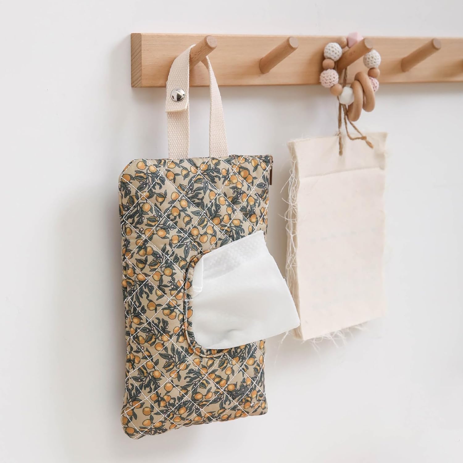 Detalle 2 de Quilted Baby Wipe Pouch, Floral