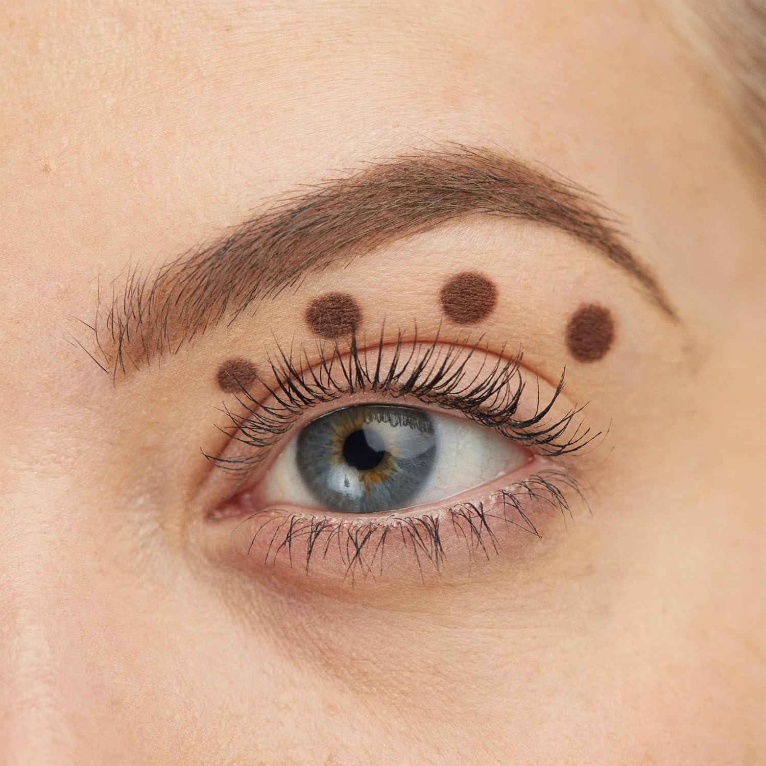 Detalle 2 de 3INA The 24H 575 fard à paupières 💄