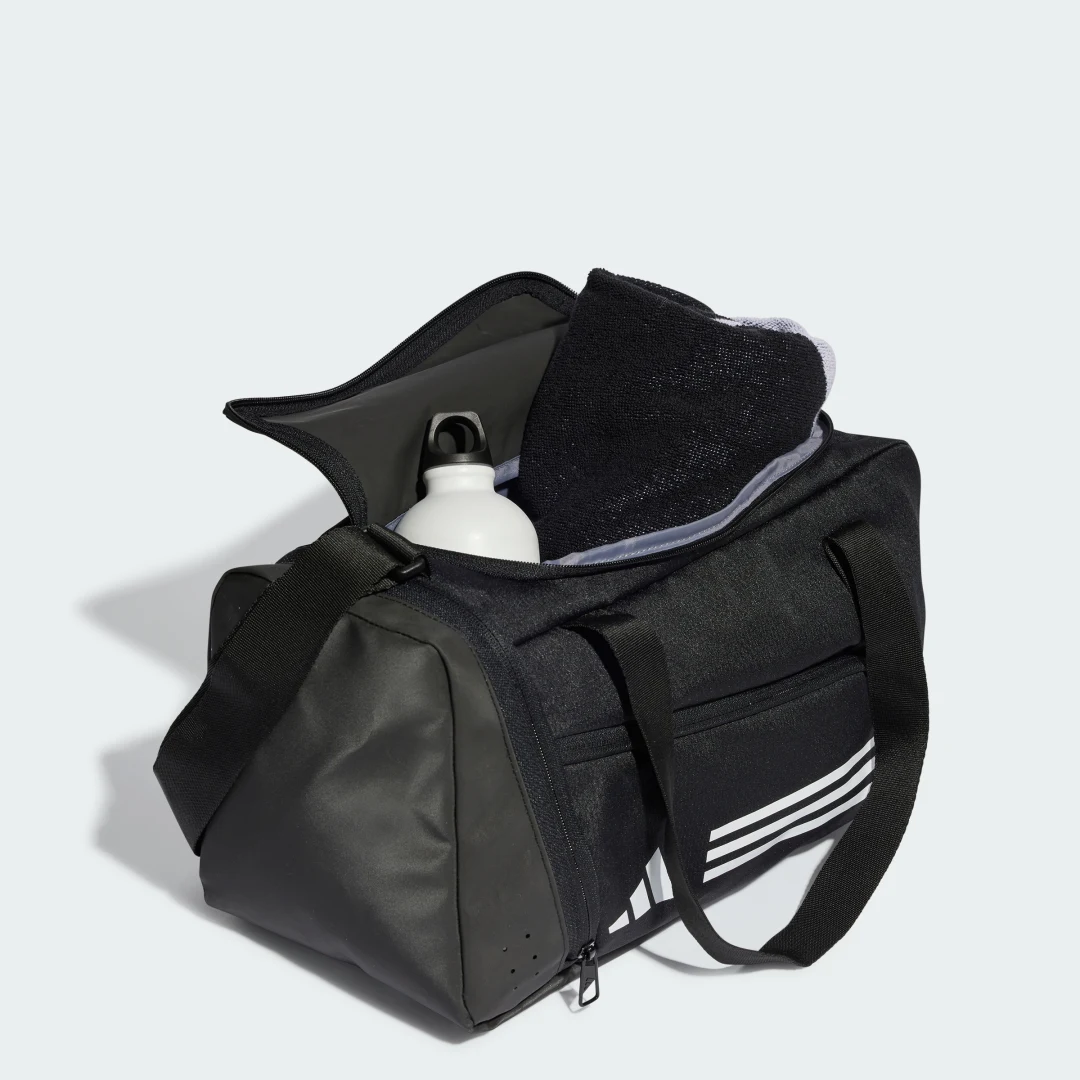 Detalle 2 de Bolsa de deporte Essentials 3 bandas de Adidas — negra