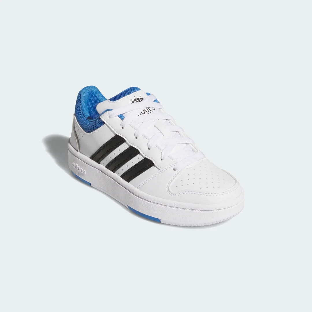 Detalle 2 de Zapatilla Hoops Classic de Adidas — Blanco, un clásico versátil para el día a día