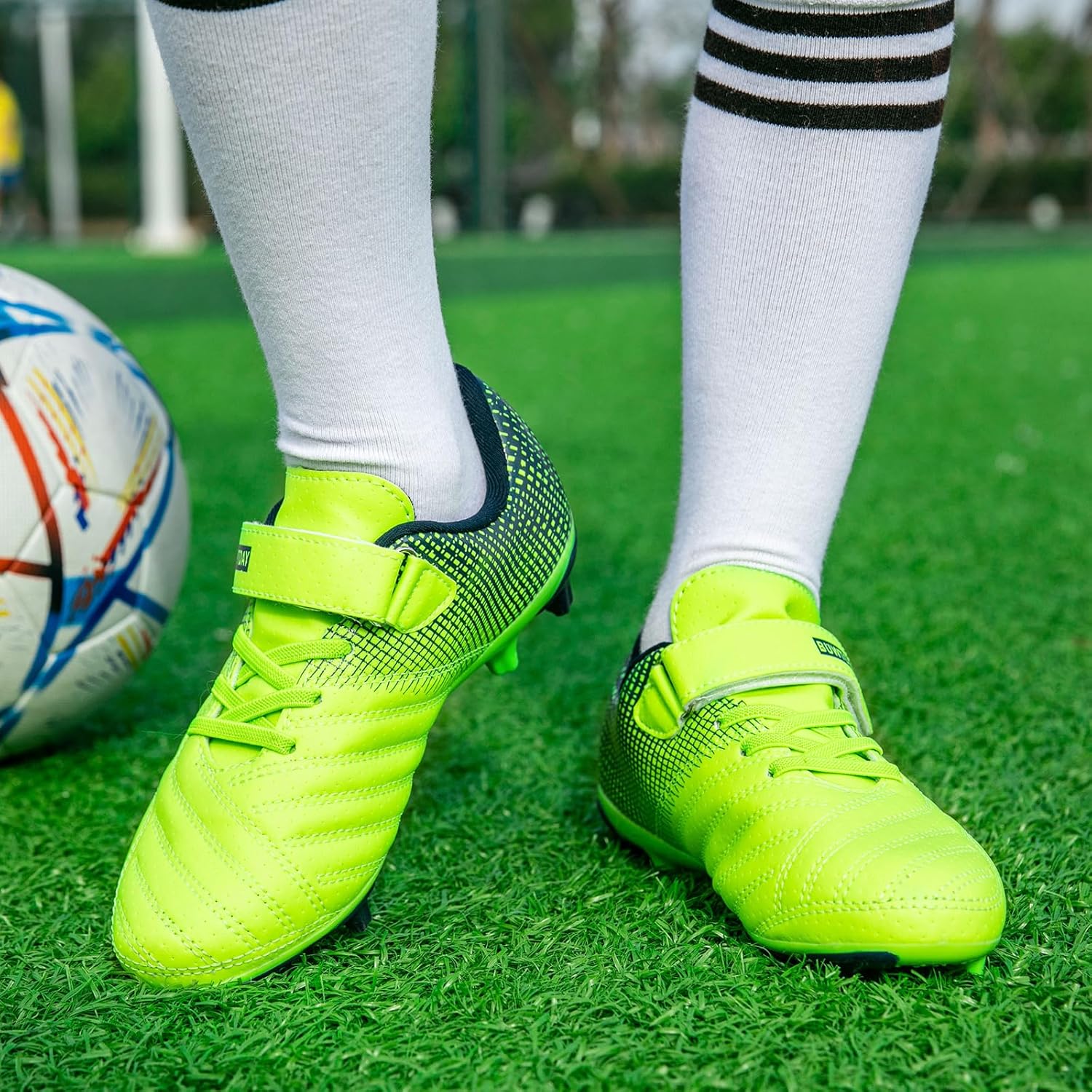 Thumbnail 1 de BUWTDAY Kids Soccer Cleats for Boys & Girls (Firm Ground Athletic Outdoor Football Shoes)