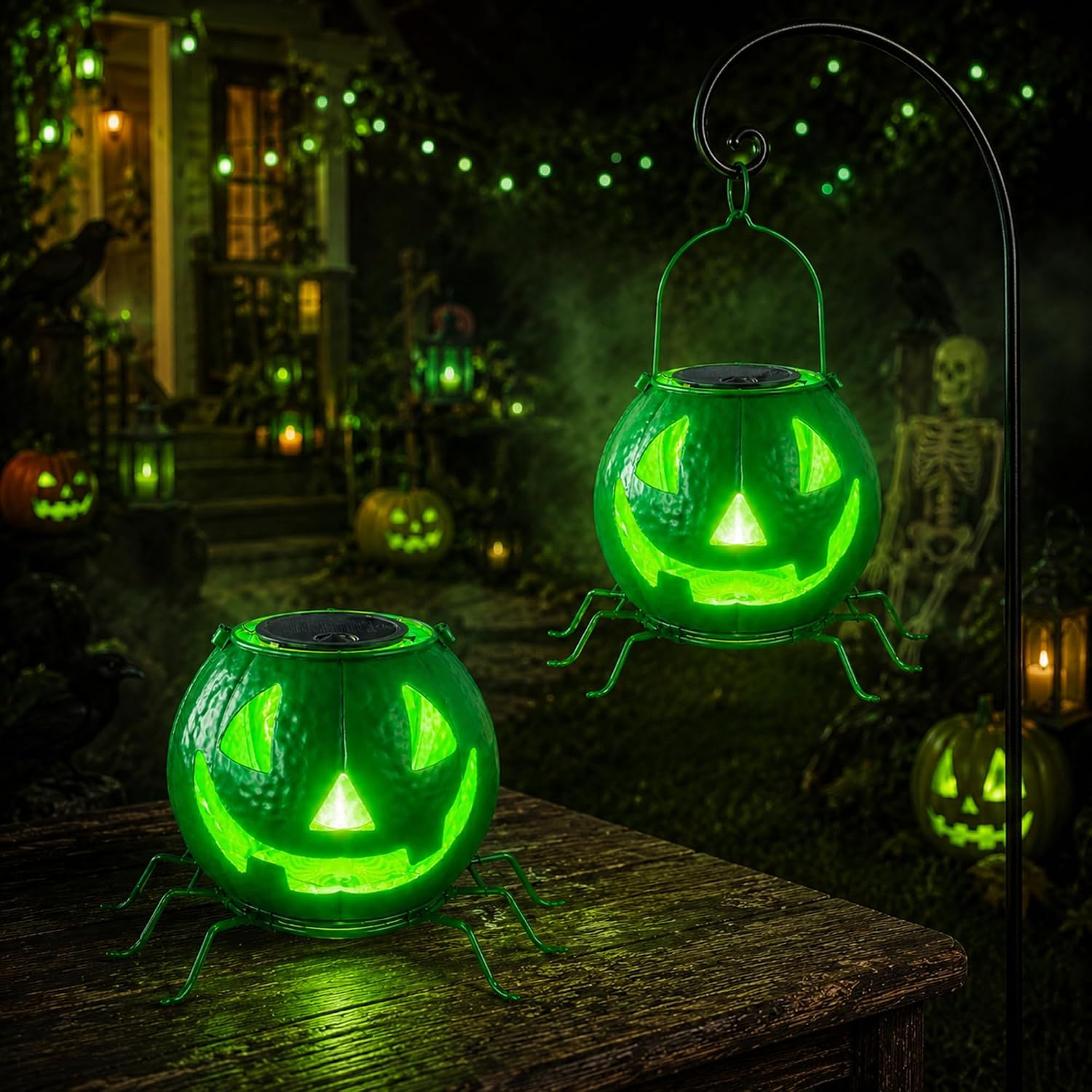 Detalle de Mantunt Solar Halloween Pumpkin Lantern with Green Flickering Flame and Spider Legs