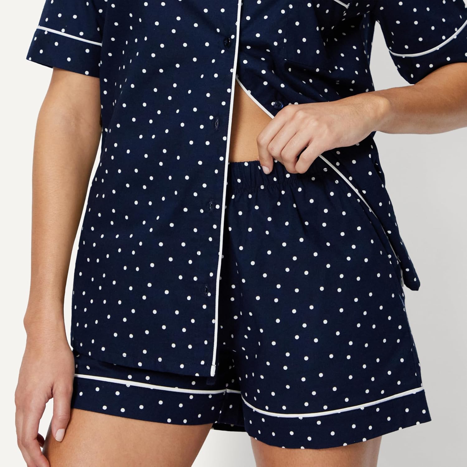 Detalle 2 de Amazon Essentials Damen Schlafanzug aus Baumwoll-Stretch-Popeline, Kurzarm + Shorts