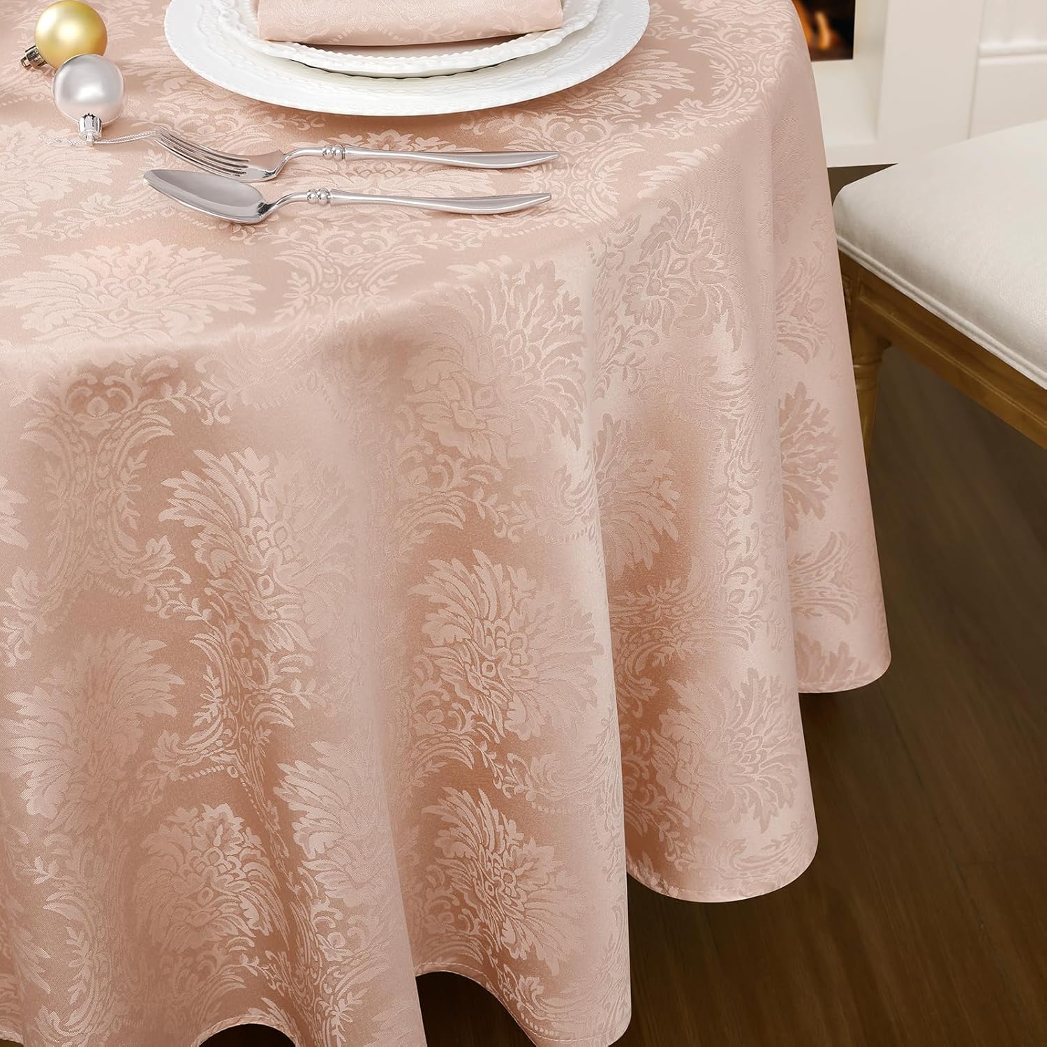Detalle de Romanstile Rosa Tovaglia da Esterno Ø160 cm: eleganza jacquard anti macchia per tavola all’aperto