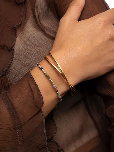 Detalle de SINGULARU - Brazalete Cruzado: Pulsera rígida en acero con baño de oro 18kt, doble hilo cruzado