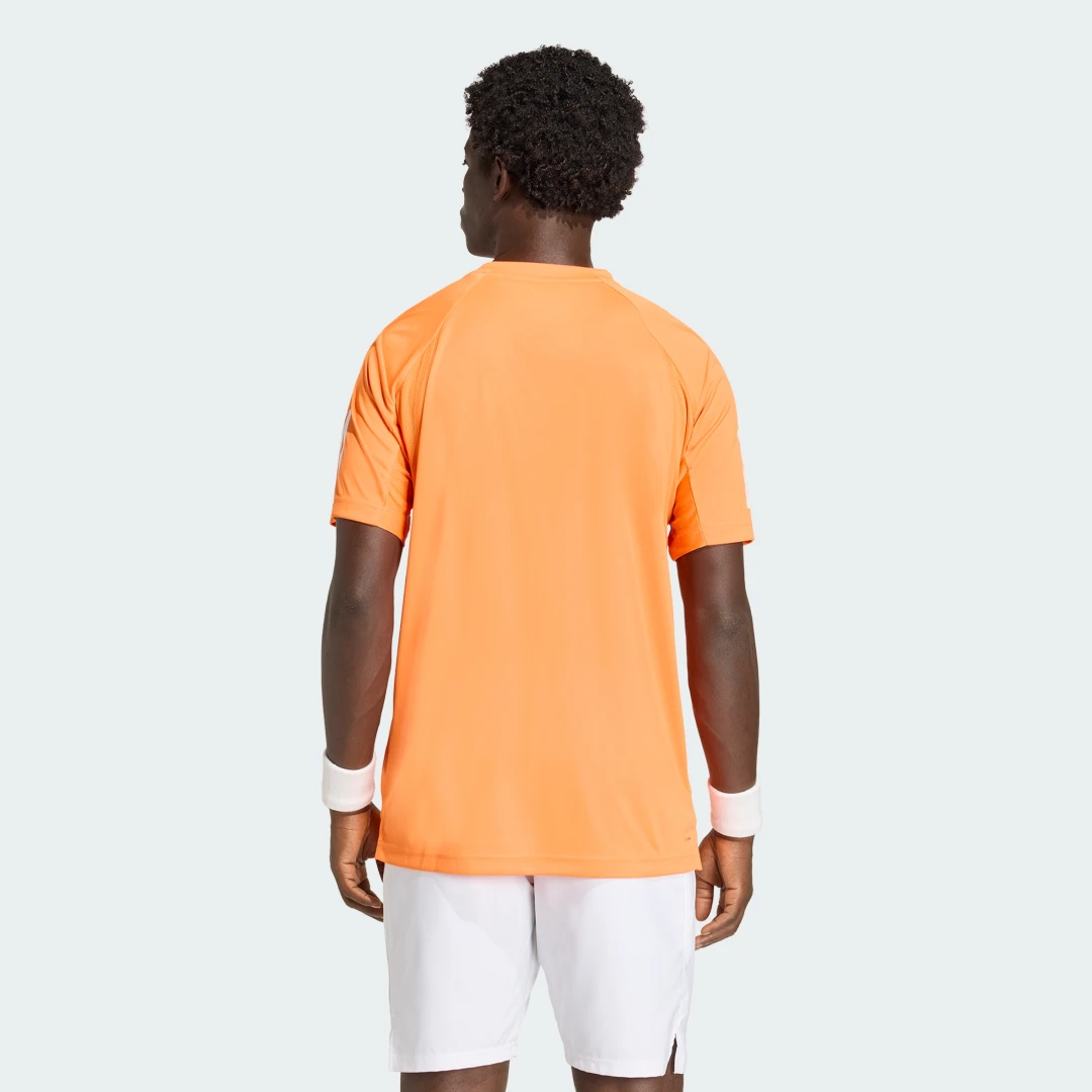 Detalle 2 de Camiseta Club Tennis Climacool 3-Stripes de Adidas: comodidad y estilo para entrenar en naranja