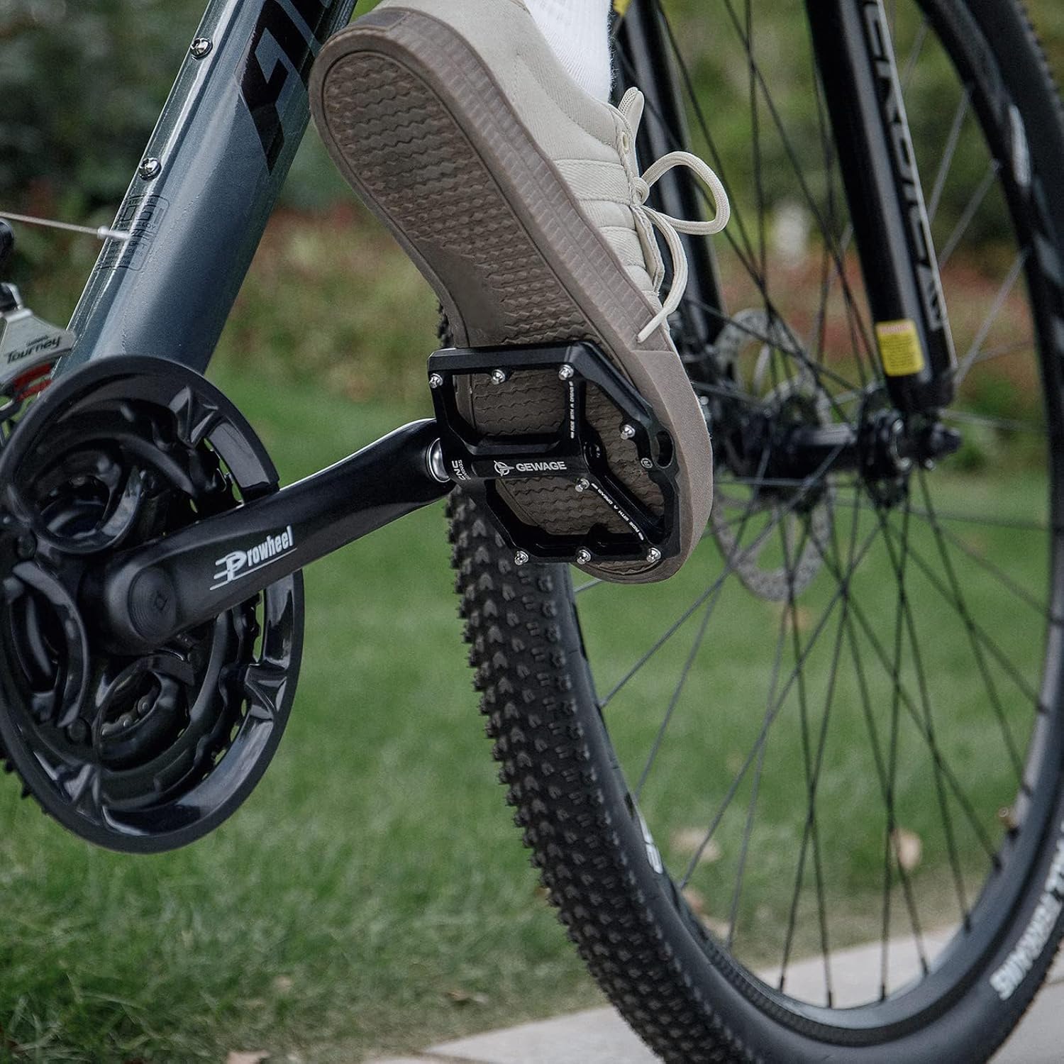 Thumbnail 1 de GEWAGE Road/Mountain Bike Pedals – 3 Bearings, 9/16” CNC Flat Pedals with Removable Anti-Skid Nails