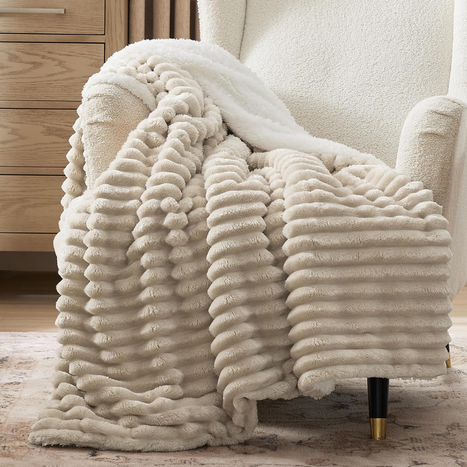 Detalle de Bedsure Corduroy Sherpa Blanket, Twin Beige Fleece Throw, 60 x 80 Inches
