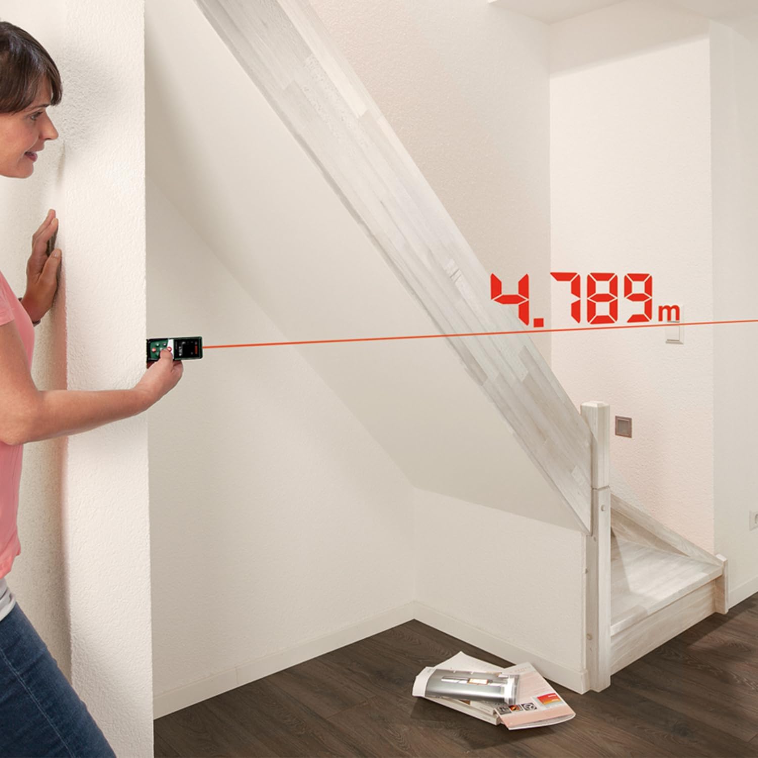 Detalle 2 de Bosch UniversalDistance 40C medidor láser 40 m