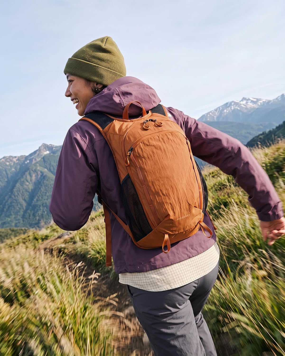 Detalle de BAGSMART Packable Hiking Backpack with Water-Resistant Nylon and Phone Pocket