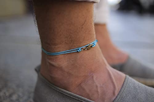 Detalle 2 de Bracelet de Cheville Made by Nami — Mousqueton artisanal, tissé bleu clair, réglable et 100% étanche