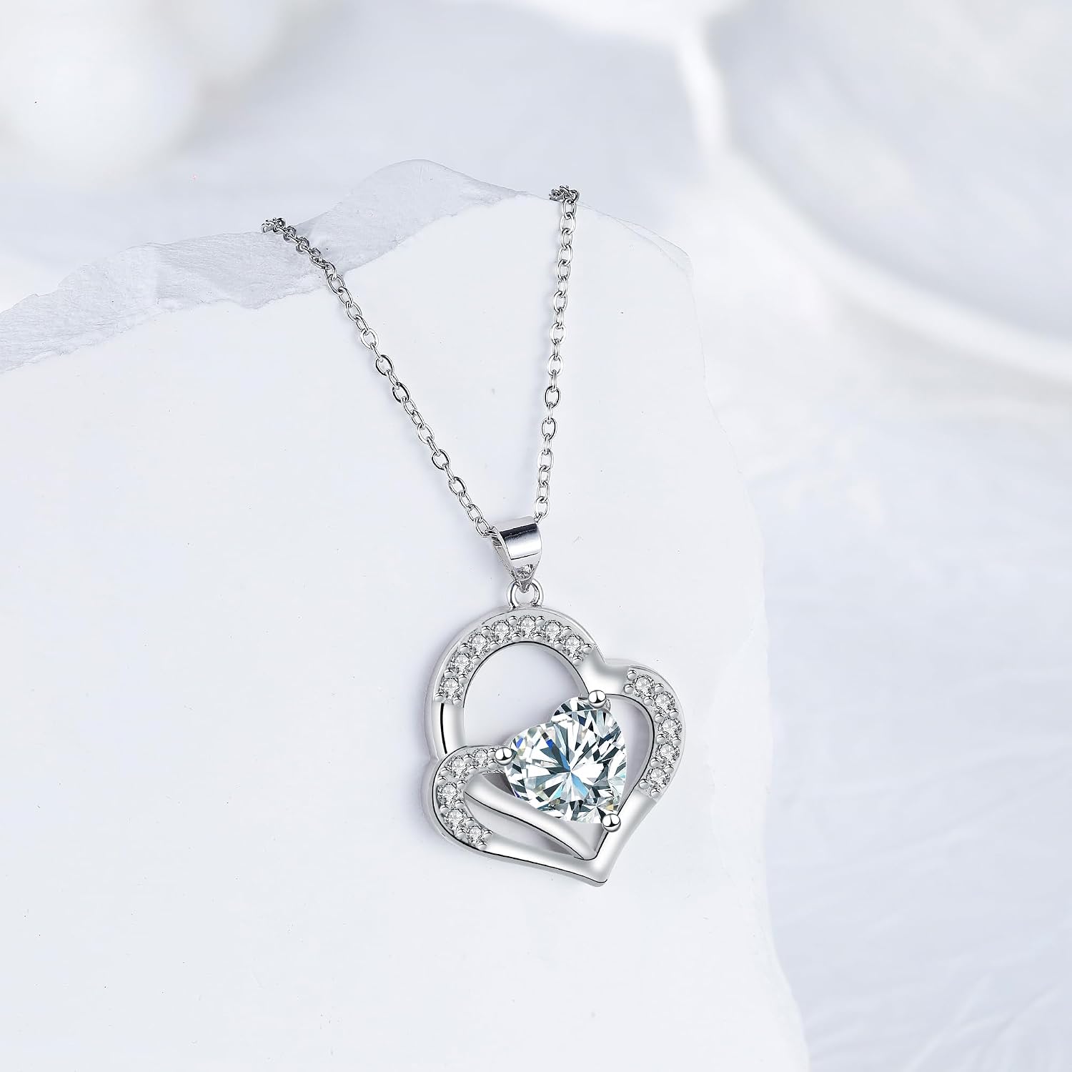 Detalle 2 de J.MOULING Damen Halskette aus 925 Sterling Silber mit Doppelherz-Anhänger & 3A Zirkonia