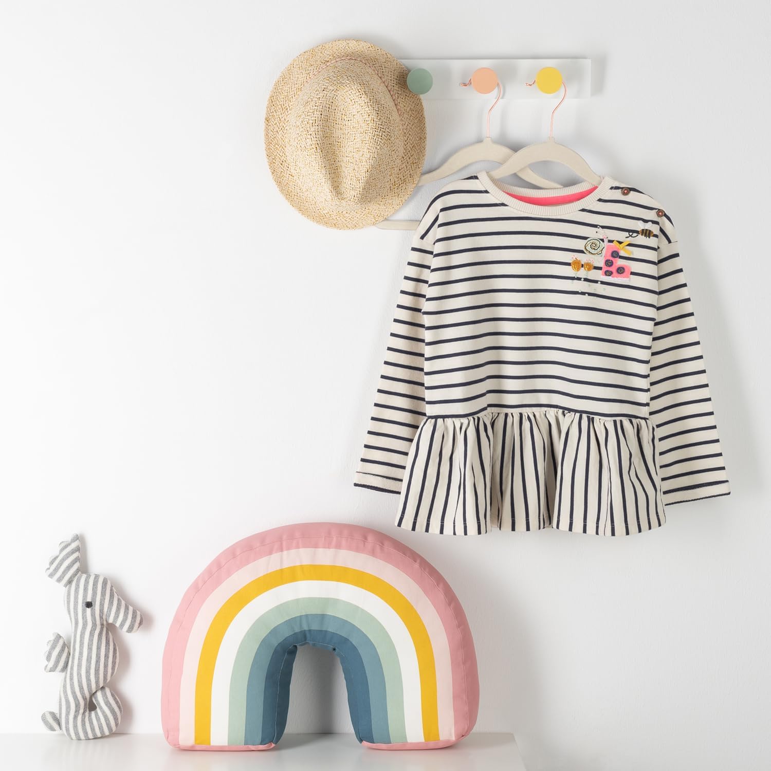 Detalle de Laleni Kinderkleiderbügel 30er-Set mit Samtbezug – 360° drehbar in Rosegold & Elfenbein