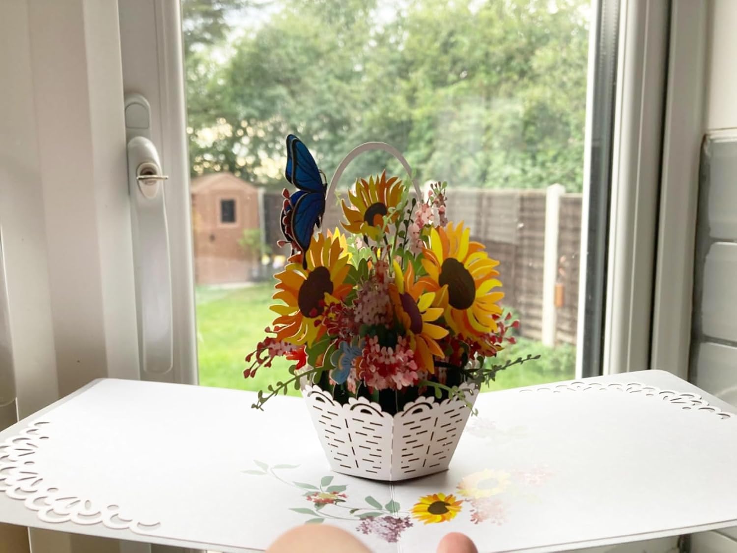 Thumbnail 2 de CUTPOPUP Sunflowers Basket Pop-Up Birthday Cards (15 x 15 cm) – Gifts for Women, Mum, Wife, Grandma