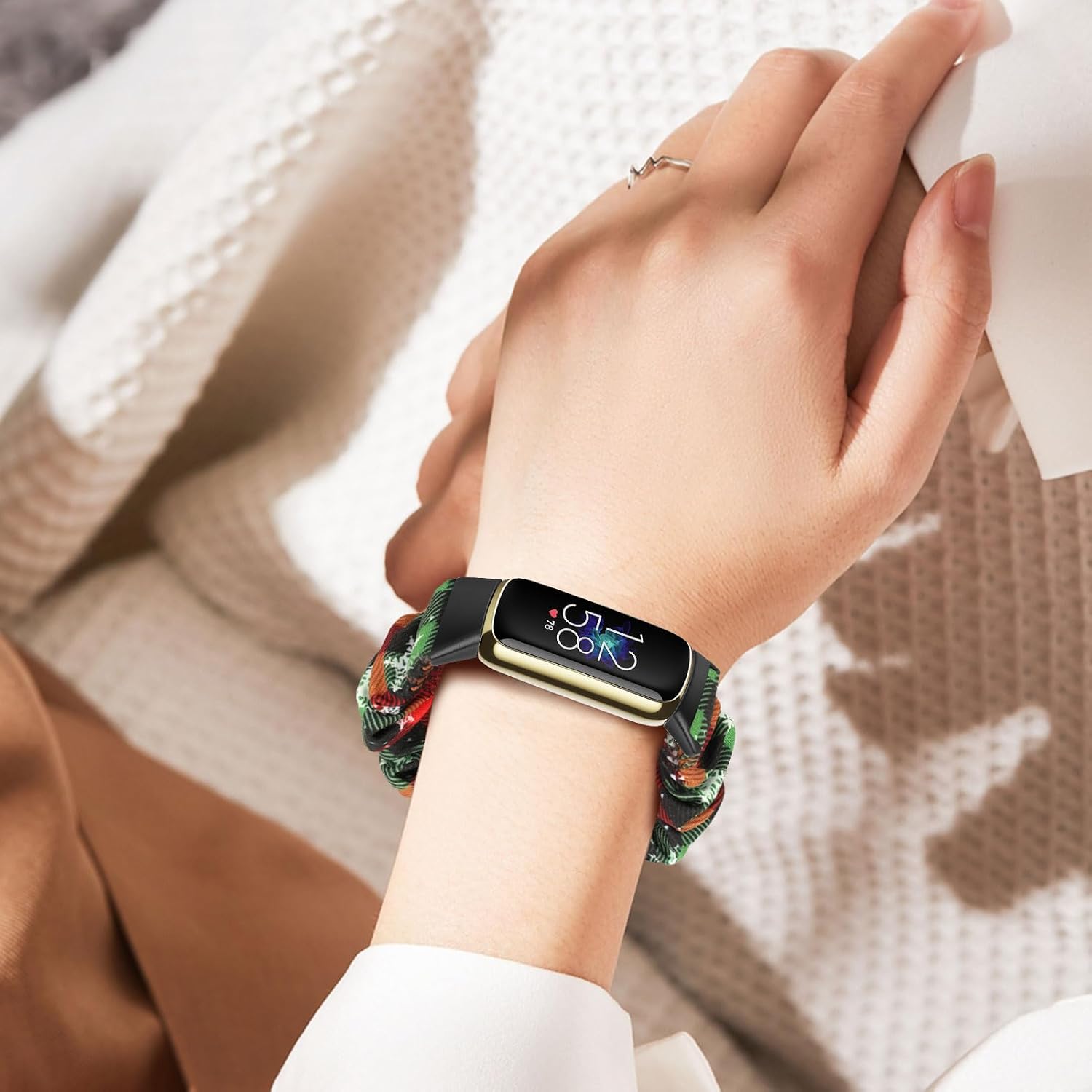 Detalle 2 de Ecogbd Elastic Scrunchie Strap for Fitbit Luxe