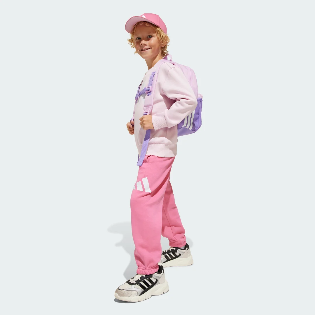 Detalle de Conjunto Essentials Rosa para niños de Adidas: sudadera y pantalón