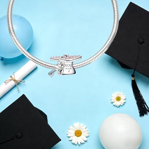 Detalle de PHCLASY Charm de Graduación Rosa 2026: Colgante artesanal para pulseras y collares, compatibilidad Europea/Americana